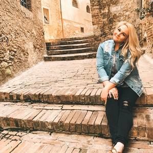 Meet your Posher, Olivia